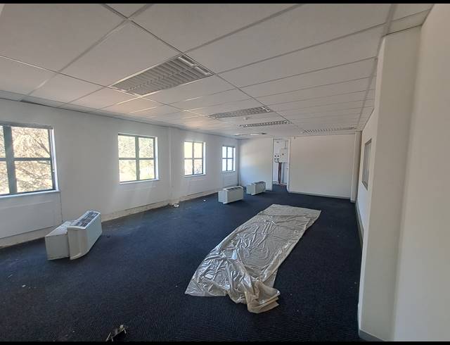 464M² OFFICE TO LET IN HYDE PARK